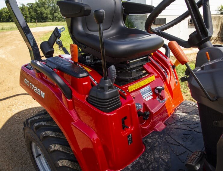 gc1700Technology-and-Innovation-Tractors-MFGC1700-Loader-Joystick