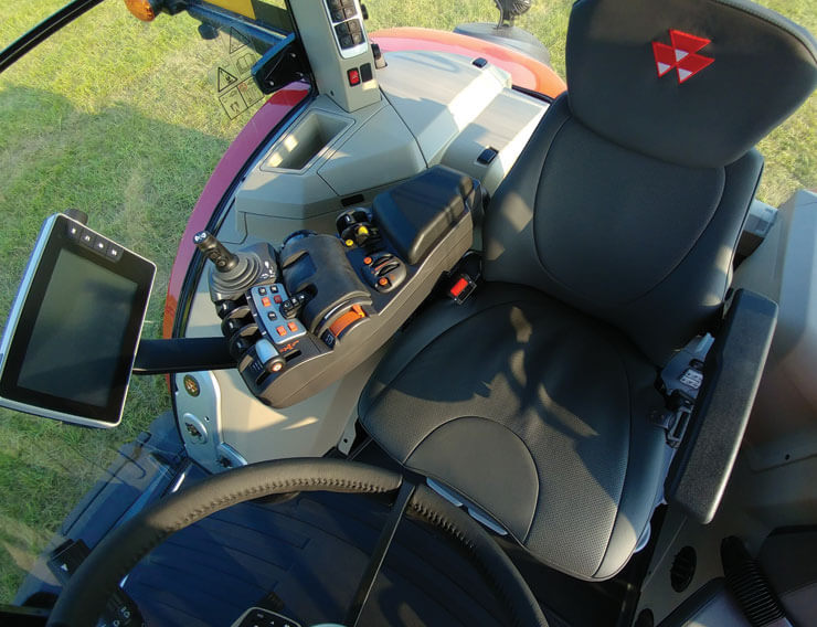 mf-8700-s-feature-air-suspended-operator-seat-740x568