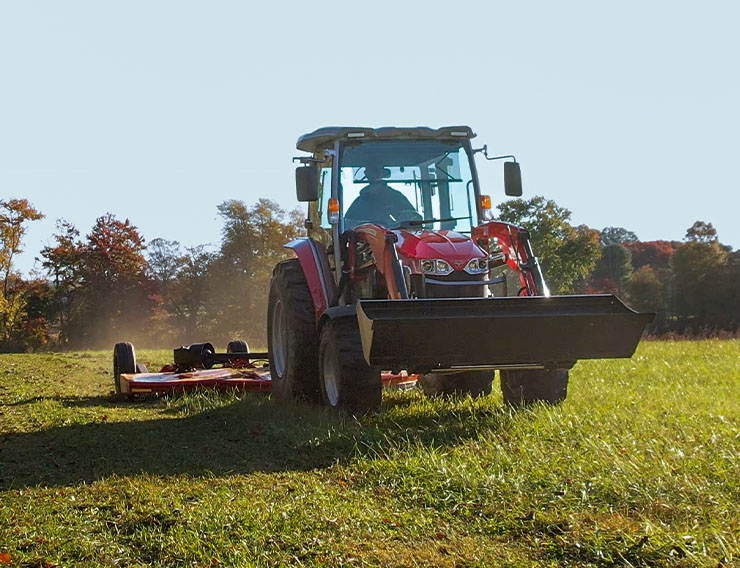 Tracteur Massey Ferguson 1M avec tondeuse Tracteur Massey Ferguson 1M avec tondeuse